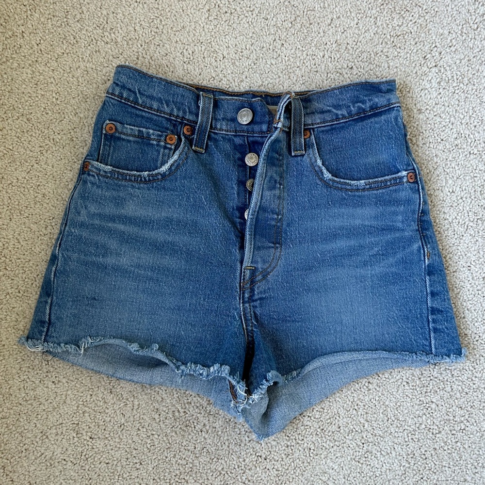 Levi ribcage jean shorts